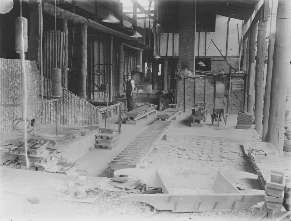 Planta de refinado de estaño Irvinebank Company's Treatment Works Irvinebank 1909 via Queensland Government Mining Journal on Wikimedia