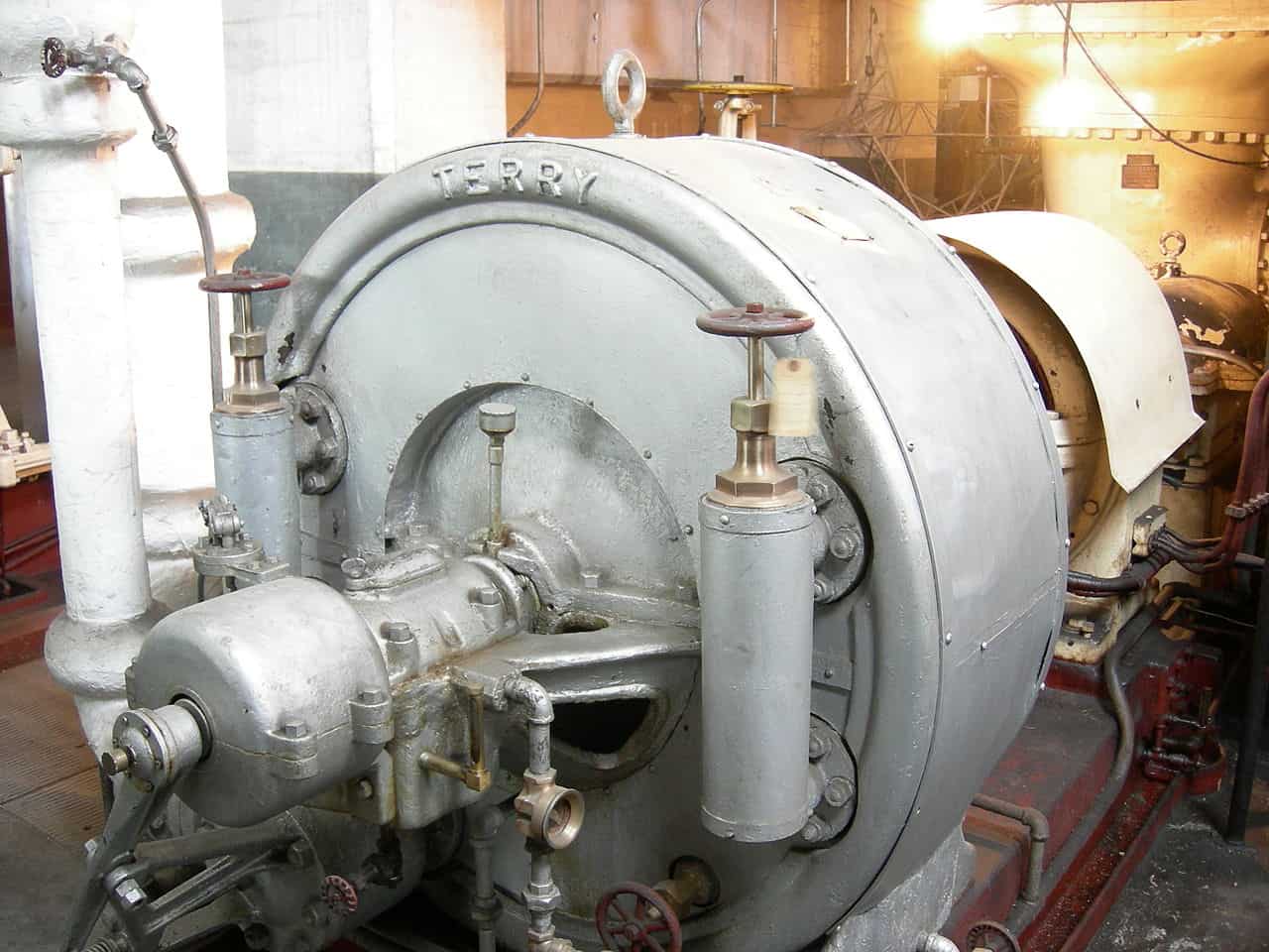 Turbina de vapor Westinghouse vía Joe Mabel en Wikimedia