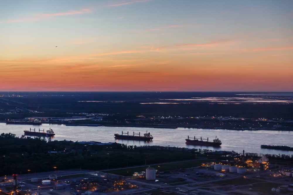 Mississippi oil refinery tankers